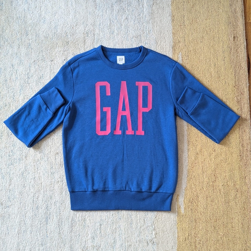 GAP Sweatshirt in Blue with Pink Logo